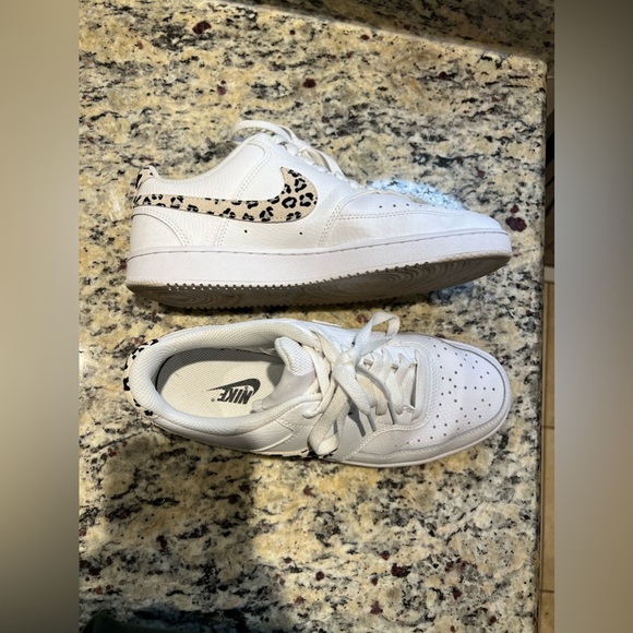 Nike Leopard Swoosh White (Women's) 🔥 - Picture 5 of 10